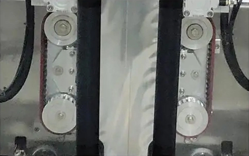 detail mesin pengepakan kantong gusset - Roda penarik tas yang disinkronkan